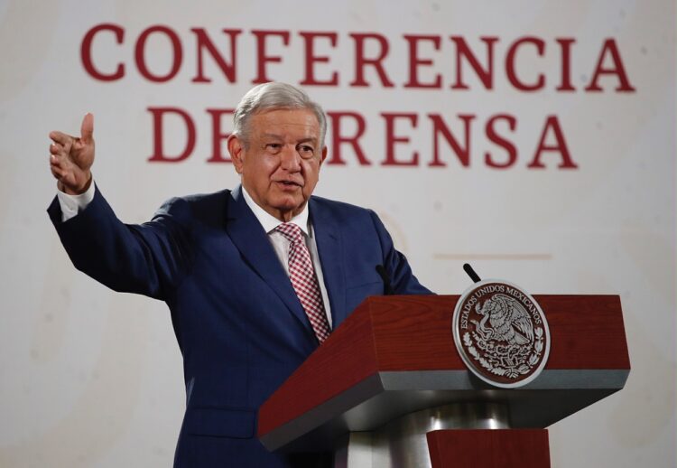 AMLO lamenta fallecimiento del ex diputado de Morena, Luis Alegre