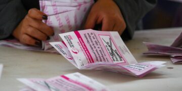 Invalida la SCJN decreto que permitió a funcionarios opinar sobre revocación de mandato