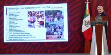 La marcha de ayer, "un striptease del conservadurismo en México", asegura AMLO