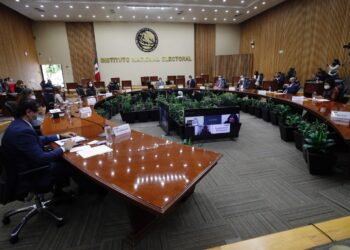 Adelantarán para diciembre la elección de cuatro consejeros del INE