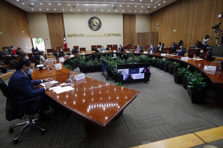 Adelantarán para diciembre la elección de cuatro consejeros del INE