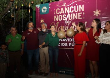 Encienden Ana Patricia Peralta y Mara Lezama Villa Navideña en Cancún