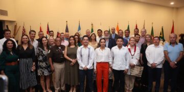 Estrecha Ana Patricia Peralta lazos con cuerpo consular en Cancún