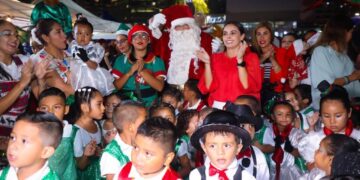 Festejan cancunenses segundo día del Festival Navideño en Tajamar