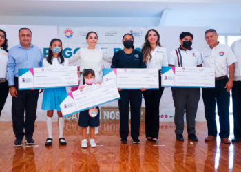 Cumple gobierno de Ana Patricia Peralta con primer pago de becas 2022-2023