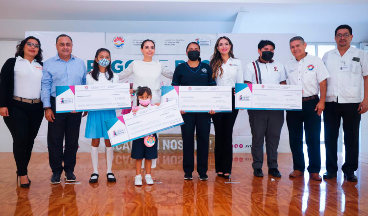 Cumple gobierno de Ana Patricia Peralta con primer pago de becas 2022-2023