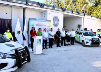 Entrega Blanca Merari vehículos y equipos a Seguridad Pública, Protección Civil y Bomberos