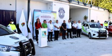 Entrega Blanca Merari vehículos y equipos a Seguridad Pública, Protección Civil y Bomberos