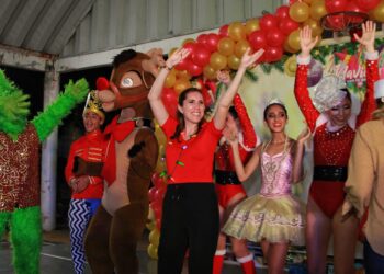 Atenea Gómez celebra con familias de “La Gloria” la primera Posada en tu Colonia