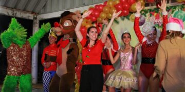 Atenea Gómez celebra con familias de “La Gloria” la primera Posada en tu Colonia