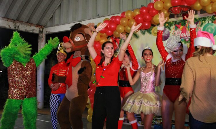 Atenea Gómez celebra con familias de “La Gloria” la primera Posada en tu Colonia