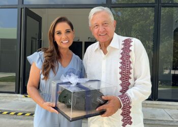 AMLO y Mara Lezama supervisan avances de obras en Quintana Roo