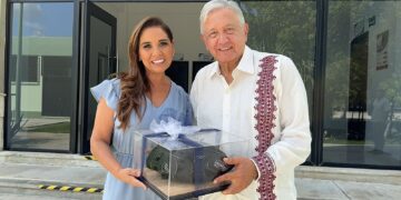 AMLO y Mara Lezama supervisan avances de obras en Quintana Roo