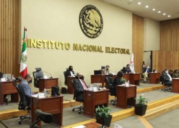 Plan B de AMLO toca al INE: baja salarios, elimina fideicomisos y quita al secretario ejecutivo