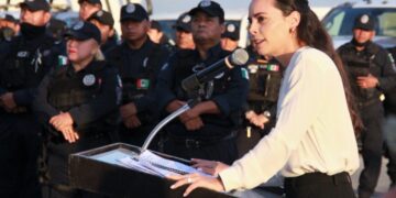 Entrega Ana Patricia Peralta apoyo adicional del retiro policial con transparencia