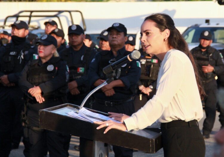 Entrega Ana Patricia Peralta apoyo adicional del retiro policial con transparencia