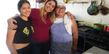 Reciben con entusiasmo a Marybel Villegas en la región 77 de Cancún