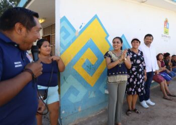 Entrega Blanca Merari construcción de pozo de absorción en primaria de Leona Vicario
