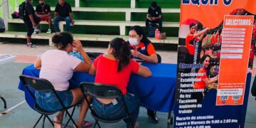 Vincula gobierno de Puerto Morelos a buscadores de empleo con empresas