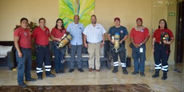 Recibe Cuerpo de Bomberos de Puerto Morelos equipo donado por un hotel