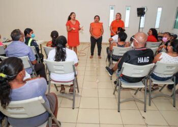 Promueve Atenea Gómez una vida libre de violencia entre las mujeres de la zona continental