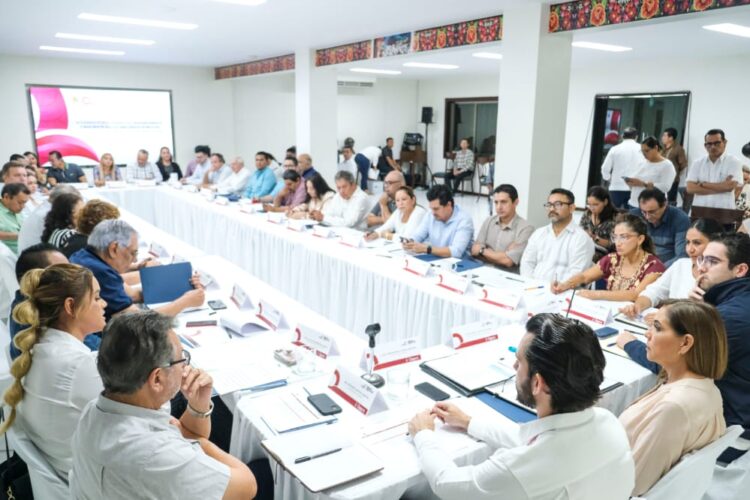 Firman empresarios chetumaleños con Mara Lezama acuerdo solidario