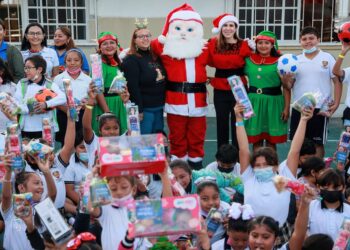 Atenea Gómez lleva alegría a la niñez isleña