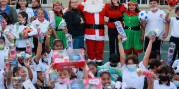 Atenea Gómez lleva alegría a la niñez isleña