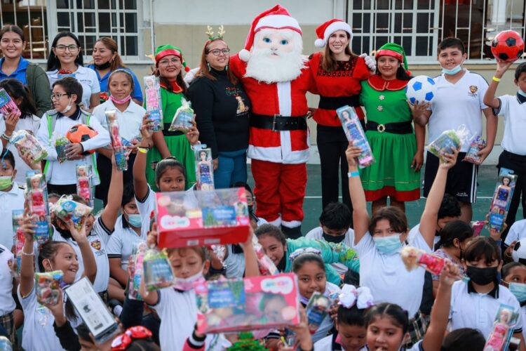 Atenea Gómez lleva alegría a la niñez isleña
