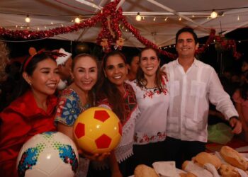 Celebra Atenea Gómez con Mara Lezama la primera gran Verbena Popular Navideña en Chetumal