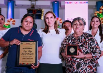 Entrega Atenea Gómez por primera vez la Medalla al Mérito Deportivo "Hugo Ravell Magaña"