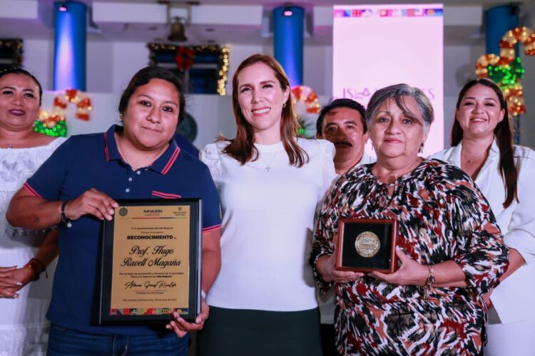 Entrega Atenea Gómez por primera vez la Medalla al Mérito Deportivo "Hugo Ravell Magaña"