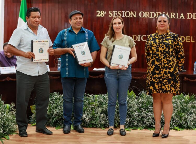 Entregan en Sesión de Cabildo Diagnóstico de Salud Municipal de Isla Mujeres