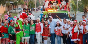 Familias de la Zona Continental se suman al Gran Desfile Navideño