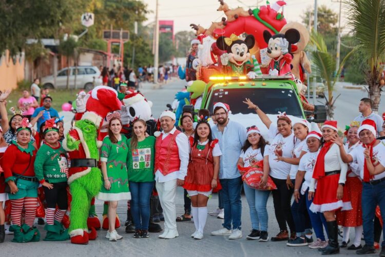 Familias de la Zona Continental se suman al Gran Desfile Navideño