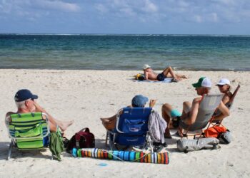 Anuncian vigilancia especial en playas de Puerto Morelos para fiestas de Navidad y Año Nuevo