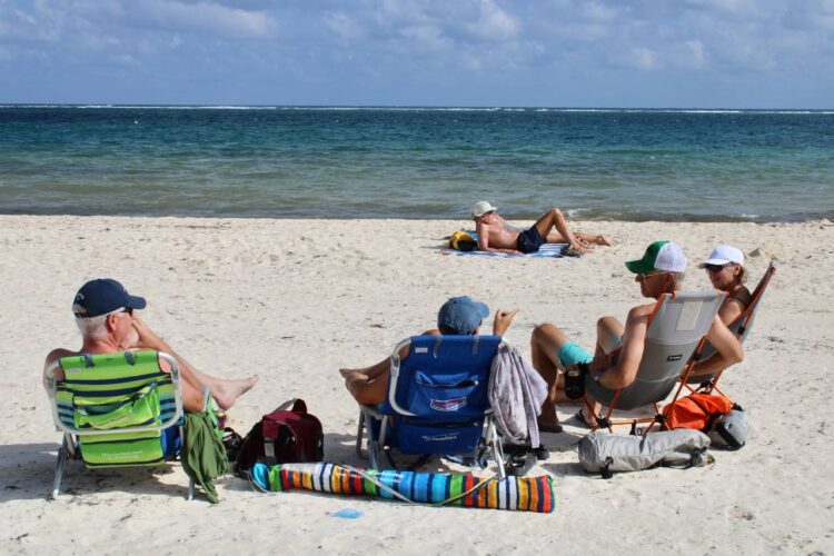Anuncian vigilancia especial en playas de Puerto Morelos para fiestas de Navidad y Año Nuevo