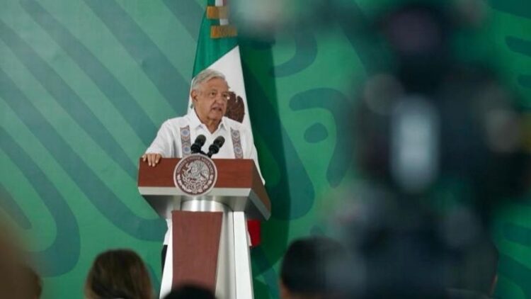 Sanciones del INE a Claudia Sheinbaum violan la libertad de expresión: AMLO