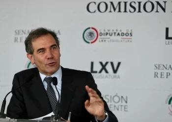 Lorenzo Córdova se opone a cambios en el organigrama del INE