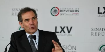 Lorenzo Córdova se opone a cambios en el organigrama del INE