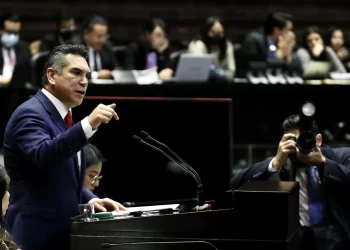 Toca al PRI fortalecer régimen democrático ante el peligro que corre en el país: Alejandro Moreno