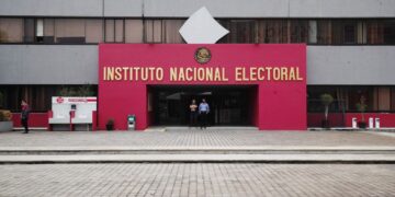 Atrae SCJN amparo contra el INE por bloquear comentarios en su canal de YouTube