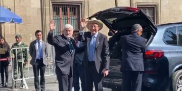 AMLO se reúne con Chris Dodd, asesor especial de EE.UU. para las Américas