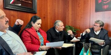 Se reúne Adán Augusto López con senadores de Morena y aliados por Plan B