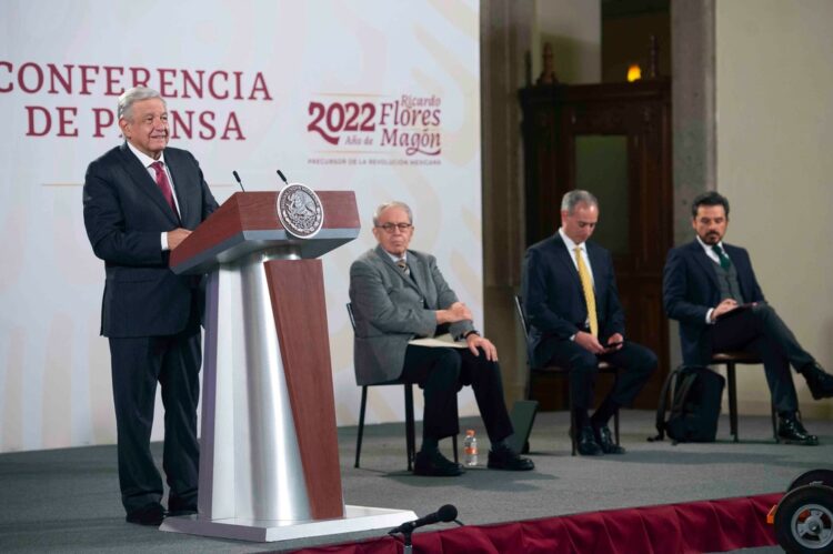 AMLO confía en capacidad de las "corcholatas" para relevarlo