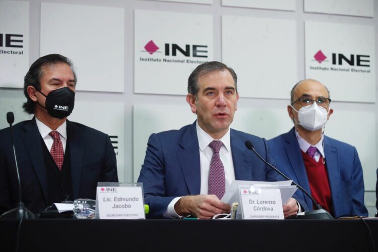 Piden consejeros del INE al Senado "enmendar la plana" relativa a Plan B