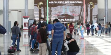 AMLO demanda a aerolíneas comerciales usar el AIFA
