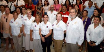 Ana Patricia Peralta toma protesta a Patronato de Bomberos de Cancún
