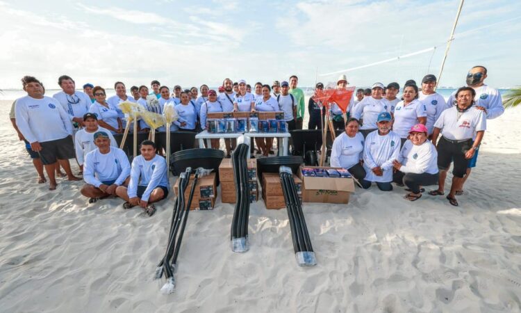 Entrega Atenea Gómez equipo a Zofemat para reforzar cuidado de playas de Isla Mujeres