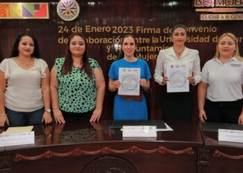 Firma Atenea Gómez convenio de colaboración con la Universidad del Sur